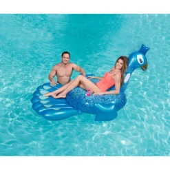 Bestway 41101 Pretty Peacock Schwimmtier 198x164 Cm Zum Aufblasen -Pool Welt Verkaufe Bestway aufblasbarer Pfau mit Frau im wasser